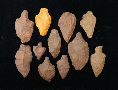 Lot composed of 11 Aterian arrowheads and...