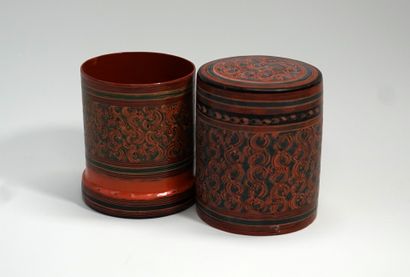Lacquered betel box finely decorated. H:...