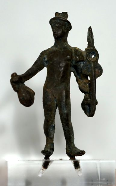Petite statuette représentant Hermes debout,...