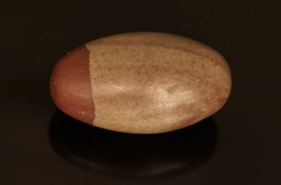 Indian Lingam grey red. L: 5cm