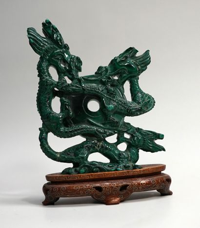 Groupe en malachite représentant 3 dragons...