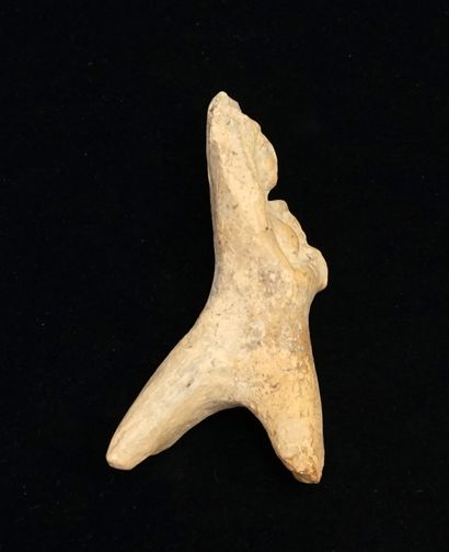 Statuette présentant une cavalière en terre...