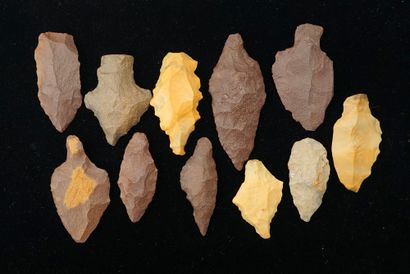 Lot composed of 11 Aterian arrowheads and...