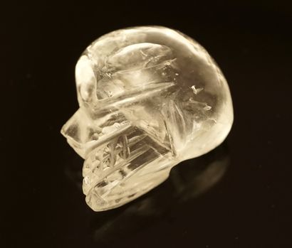 Memento mori in rock crystal. L: 3,1cm.