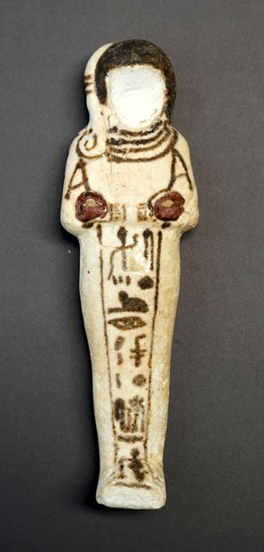 Oushebti en faience blanche de style égyptien...