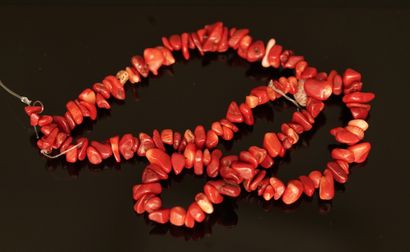 Necklace made of coral splinters.