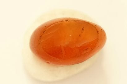 Seal presenting a bird. Carnelian. 1st millennium...