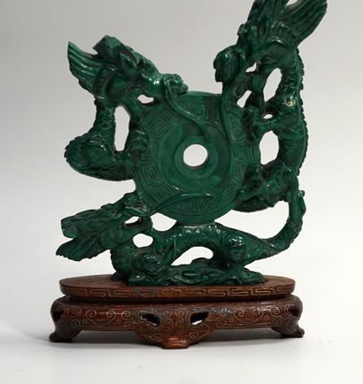 Groupe en malachite représentant 3 dragons...