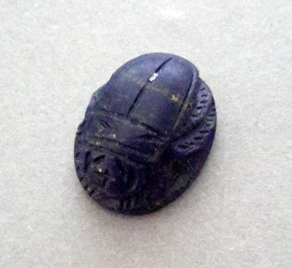 Scarab in lapis lazuli. L: 1,5cm. Undetermined...