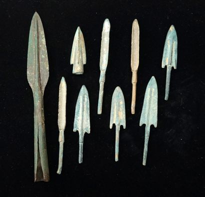 Lot: Bronze Age spear point with a thin median...