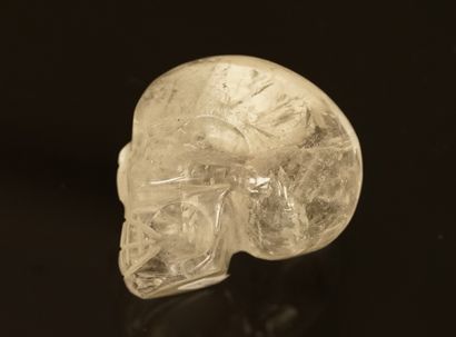 Memento mori in rock crystal. L: 4,3cm.