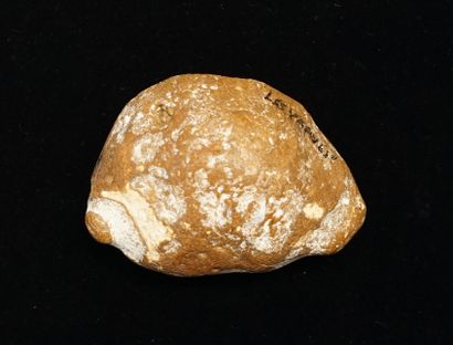 Rare oil lamp in flint from the Magdalenian...