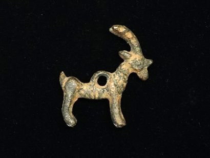 Bronze deer with green patina. Luristan,...