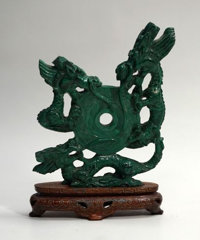 Groupe en malachite représentant 3 dragons...