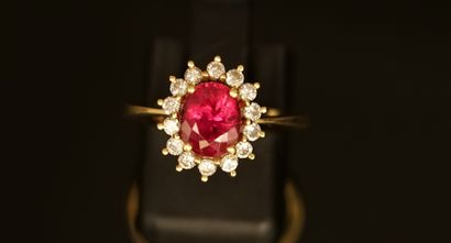 Daisy ring in 18k yellow gold (750/°°) centered...