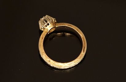 Yellow gold 18K (750/°°) solitaire ring set...