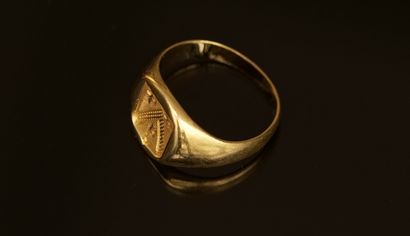 CHEVALIERE de petit doigt en or jaune 18k...