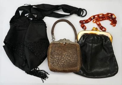 ENSEMBLE composé de 3 sacs de bal en cuir...