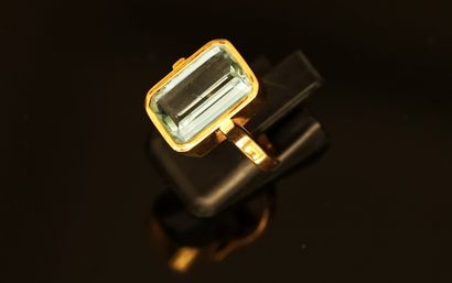 Yellow gold ring 18K (750/°°) set with an...