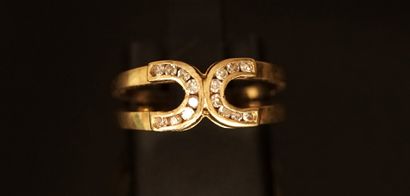 RING in 18K (750/°°) yellow gold featuring...