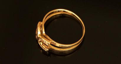 RING in 18K (750/°°) yellow gold featuring...