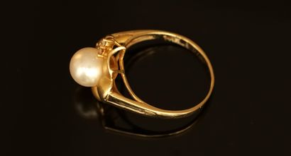 RING in 18k yellow gold (750/°°) with a flower...