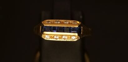 RING in 18K yellow gold (750/°°) centered...