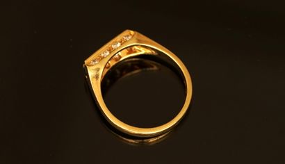 RING in 18K yellow gold (750/°°) centered...