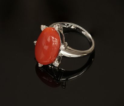18k (750/°°) white gold ring centered with...