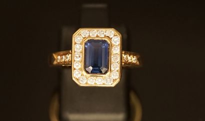 Yellow gold ring 18K (750/°°) octagonal centered...