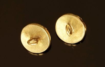 PAIRE DE BOUTONS ANCIENS en or jaune 18k...