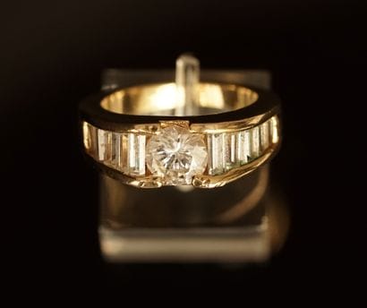 RING in 14K yellow gold (585/°°), set with...