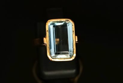 Yellow gold ring 18K (750/°°) set with an...