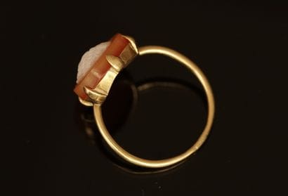 BAGUE en or jaune 18k (750/°°) sertie d'un...