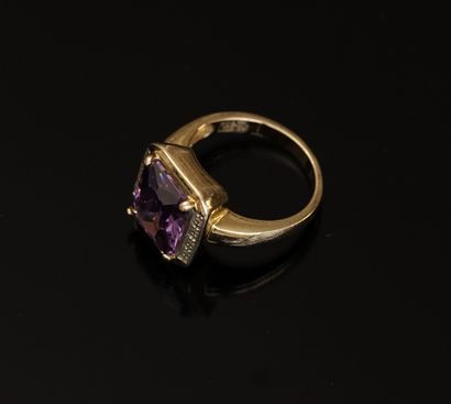 Yellow gold and 18k (750/°°) white gold ring...