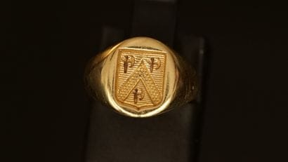 CHEVALIERE de petit doigt en or jaune 18k...