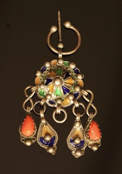 SMALL FIBLE in silver enamelled blue, yellow...