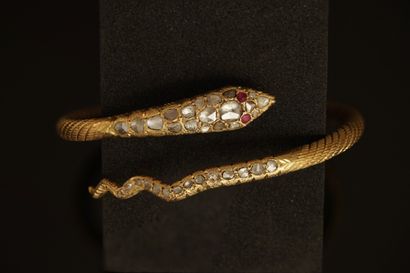 BRACELET in 18k (750/°°) yellow gold forming...