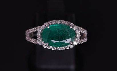 RING in 18k (750/°°) white gold set with...