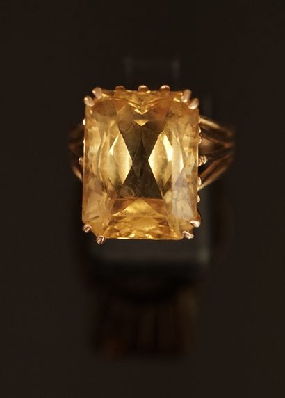 Imposing 18K (750/°°) pink gold ring, set...