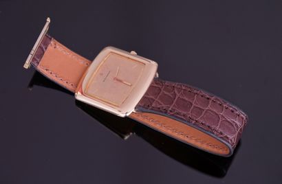 BOUCHERON - Square wristwatch in 18k (750/°°)...