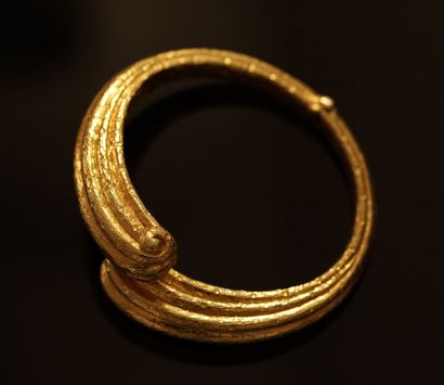BRACELET rigid opening silver gilt (vermeil)...
