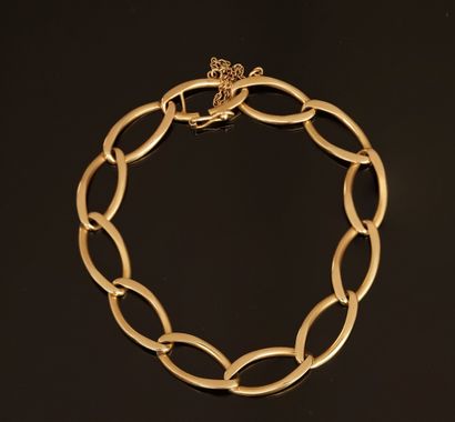 BRACELET in 18K yellow gold (750/°°), massive...
