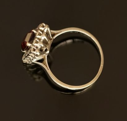 RING in 18K (750/°°) white gold, set with...