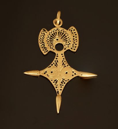 18k (750/°°) yellow gold pendant representing...