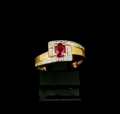 RING in 18K yellow gold (750/°°), set with...