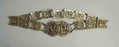 CEINTURE articulée en métal doré, les plaque...