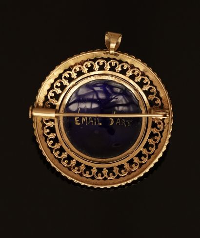 18k (750/°°) yellow gold BROCHURE PENDANT...