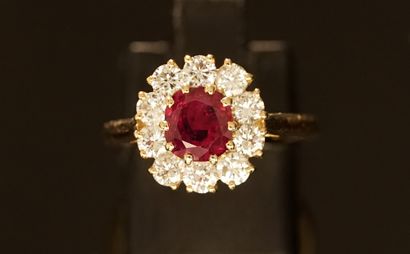 RING in 18k yellow gold (750/°°) centered...