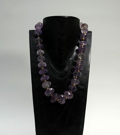 IMPORTANT NECKLACE of round faceted amethyst...